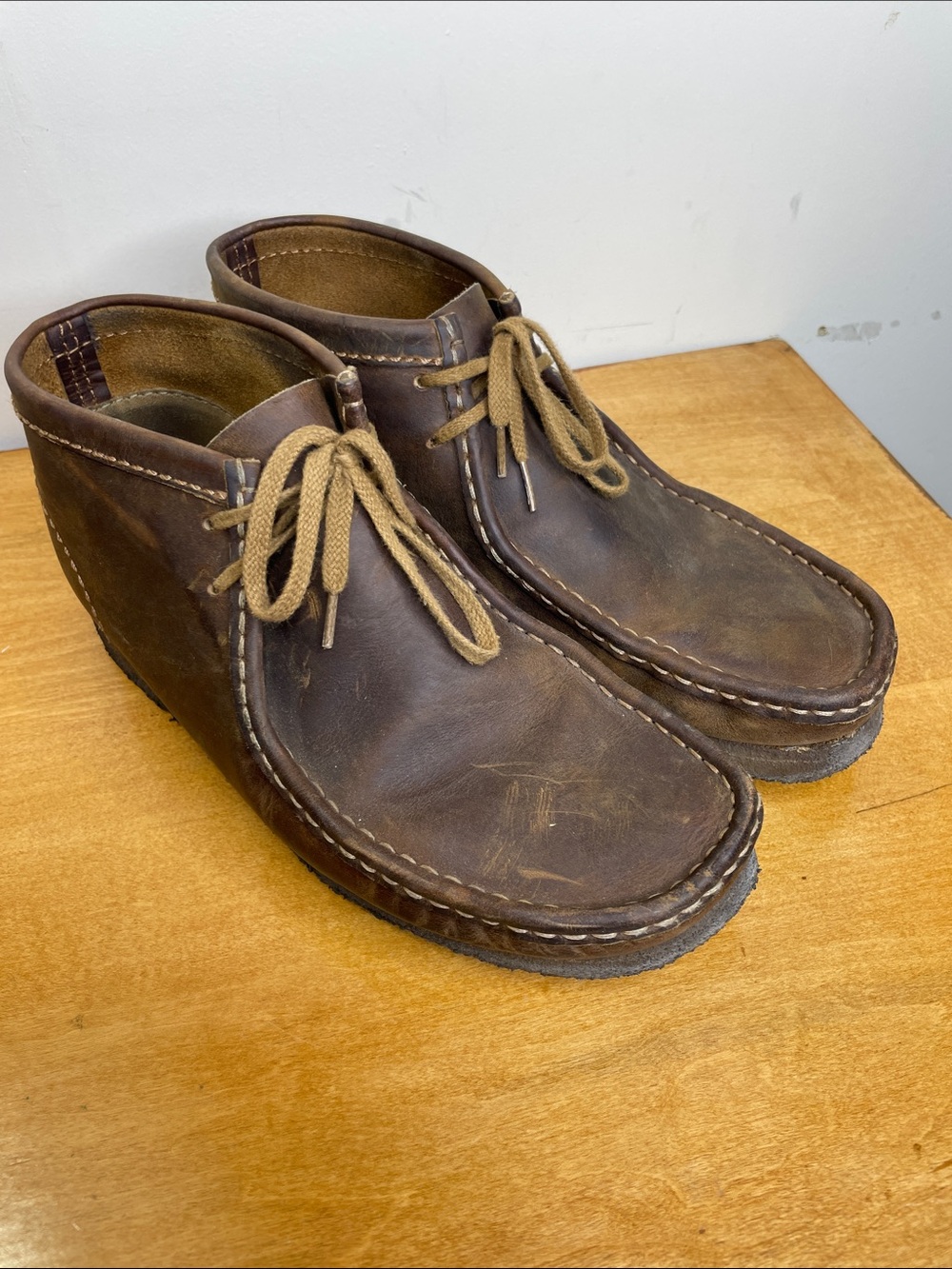 Clarks Dark Brown Leather Chukka Boots with Tan Laces. Size 10.5